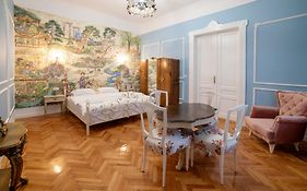 Aesthetic Pleasure - Central Downtown Apartments